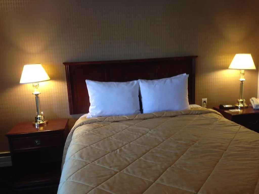 Super 8 Calgary Village