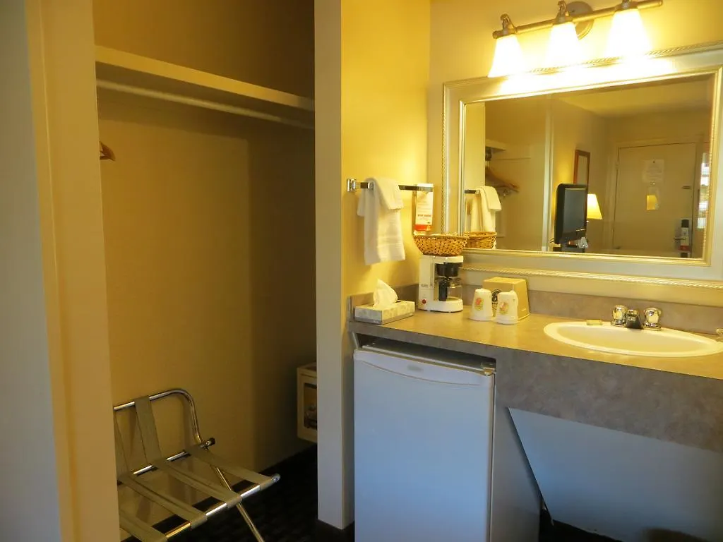 Super 8 Calgary Village 2*,  Canada