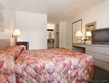 Super 8 Calgary Village Hotel