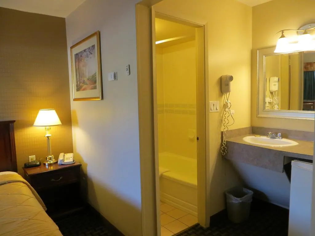 Super 8 Calgary Village