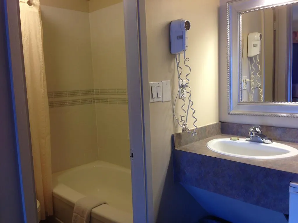 Hotel Super 8 Calgary Village