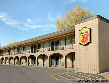 Super 8 Calgary Village